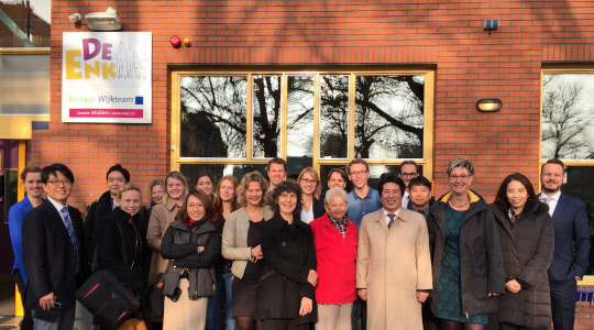 건국대학교(총장 민상기)가 네덜란드 빈데샤임(Windesheim)대학과 연구 협력과 학생 취·창업 협력 프로그램을 추진키로 했다고 14일 밝혔다. 건국대 유럽지역 국제협력단은 13일(현지시각) 네덜란드 빈데샤임대학교를 방문해 한국과 네덜란드 대학간 연구 협업과 학생들의 취·창업 지원을 위한 교육 교류협력 프로그램인 '리빙랩'(Living Labs)'프로젝트를 협의했다. 민상기 총장(앞줄 오른쪽 세 번째) 등 양교 관계자들이 기념촬영을 하고 있다. 건국대 제공